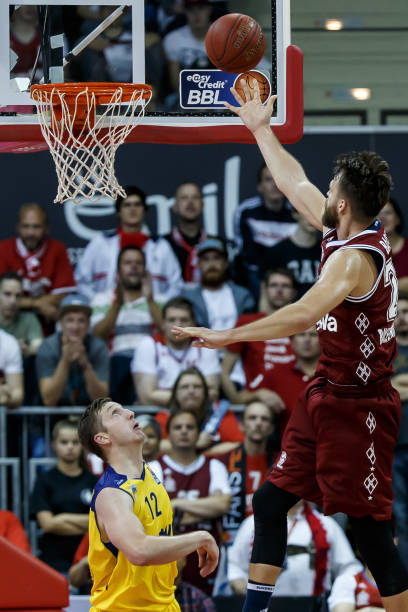 张子宇的首 张子宇的首